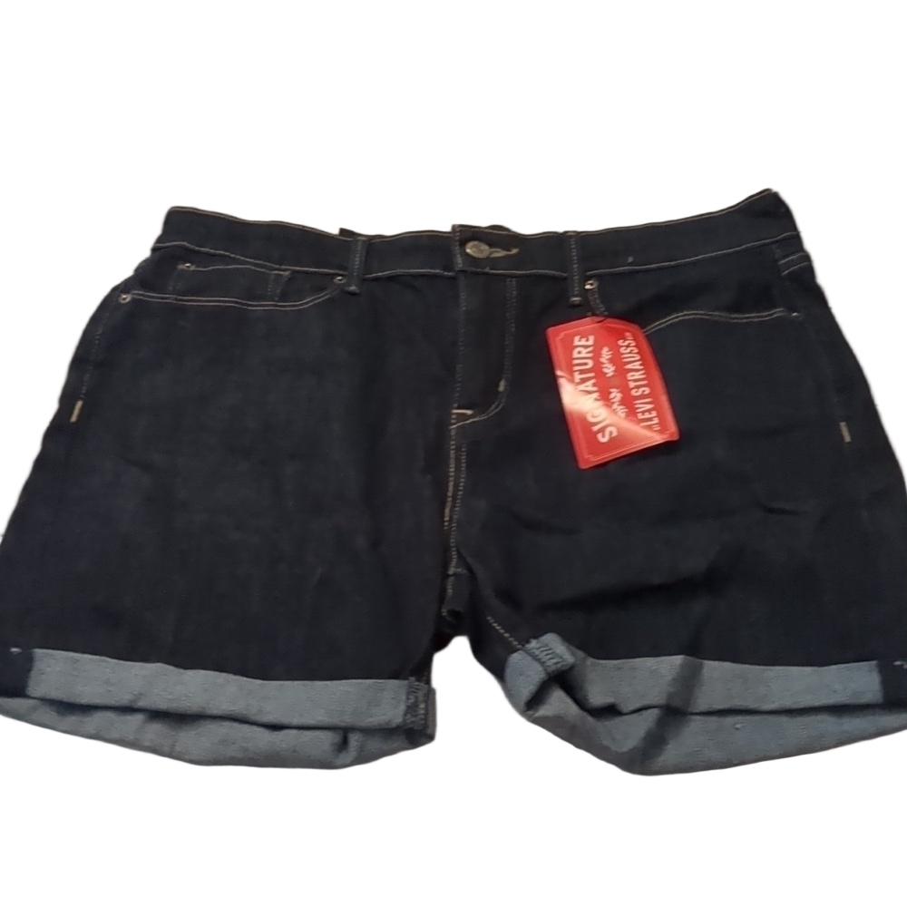 Levi's signature mid rise cuffed shorts size 10